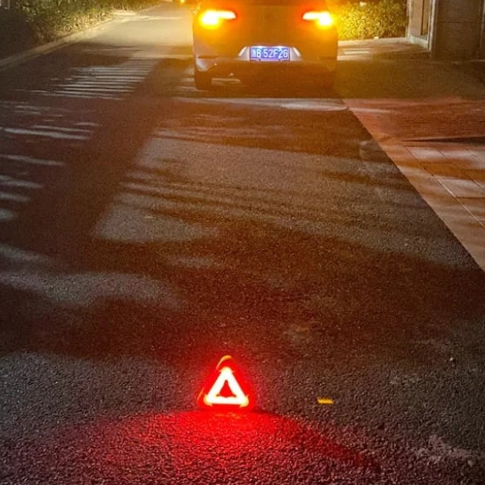 Solar-Powered Emergency Roadside Flasher Light with Power Bank Function 2