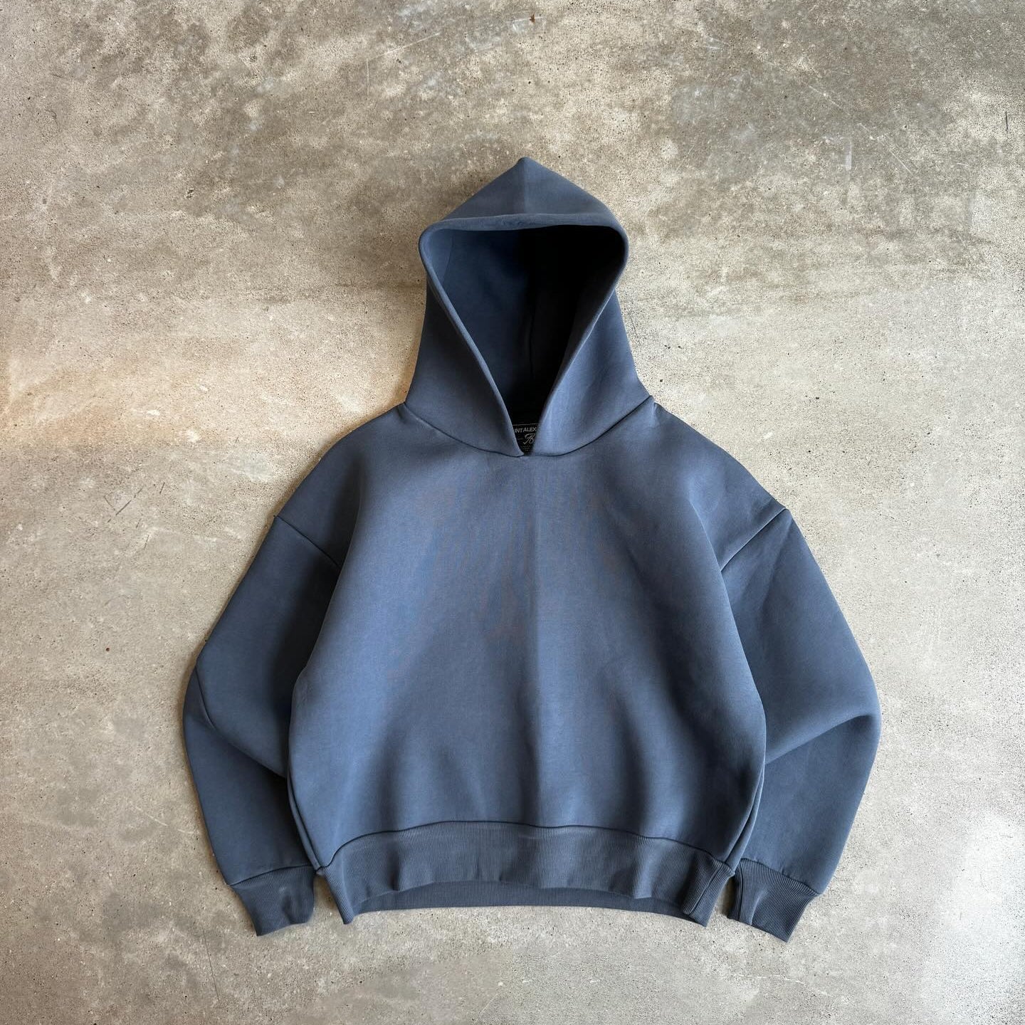 Unisex Minimalist Tracksuit Comfortable Oversized Fit High-Quality Fabric 3