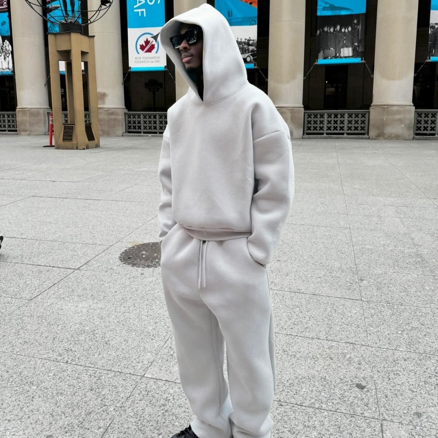 Unisex Minimalist Tracksuit Comfortable Oversized Fit High-Quality Fabric 9