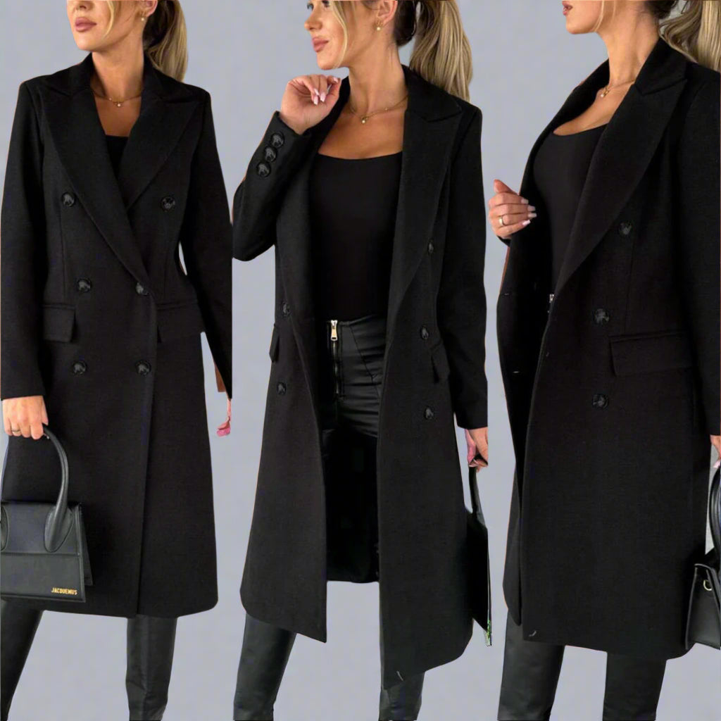 Vrouw in stijlvolle zwarte winterjas, dubbele rij knopen, gecombineerd met zwarte leren broek en tas, modieuze winteroutfit.