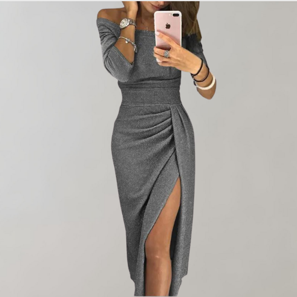 Grijze glitterjurk voor dames met off-shoulder ontwerp en hoge split, ideaal voor feestelijke gelegenheden. Elegante avondjurk met moderne stijl.
