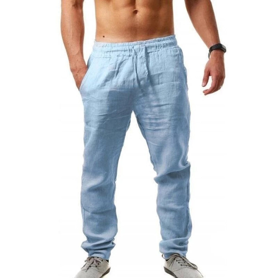 Lichtblauwe herenlinnenbroek, zomermode, comfortabele pasvorm, elastische tailleband, casual stijl, perfect voor warme dagen.