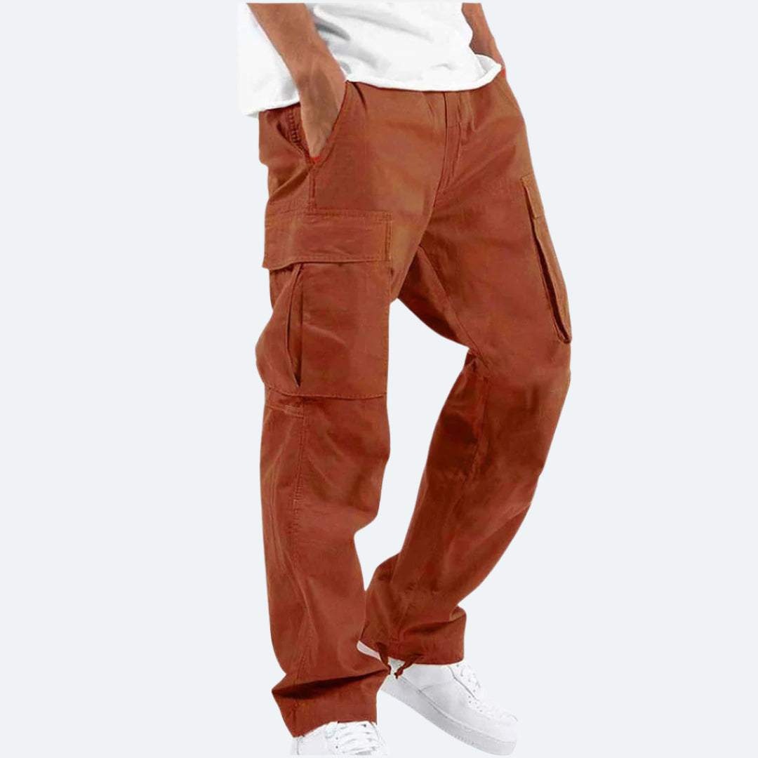 Bruine cargobroek voor heren, Ryker model, met meerdere zakken. Ideaal voor casual en outdoor activiteiten. Comfortabele pasvorm.