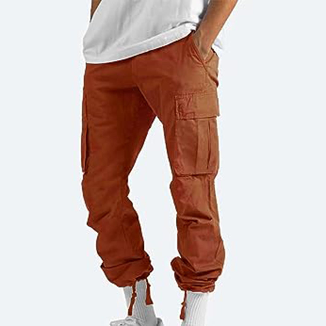 Oranje cargobroek voor heren met zakken, casual streetwear stijl, ideaal voor dagelijks gebruik. Comfortabele pasvorm, trendy mode.
