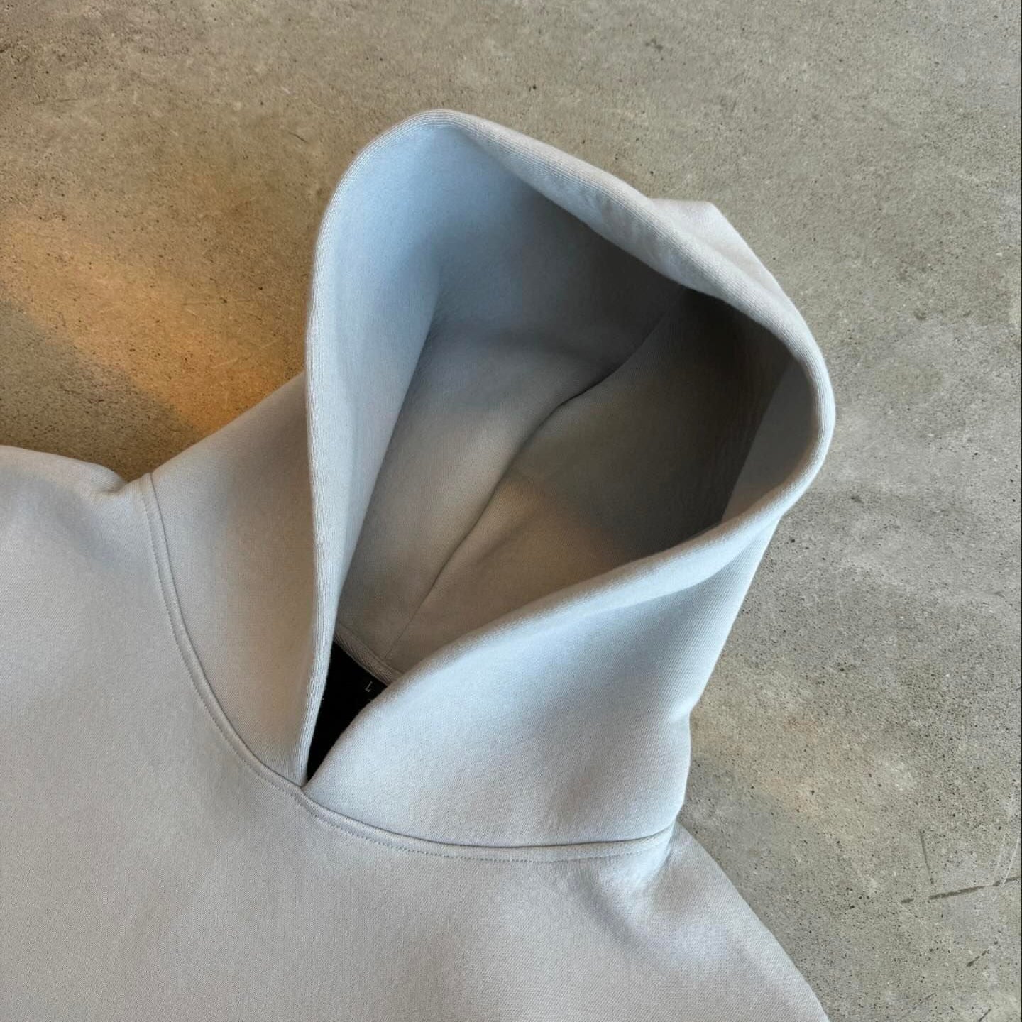 Unisex Minimalist Tracksuit Comfortable Oversized Fit High-Quality Fabric 2