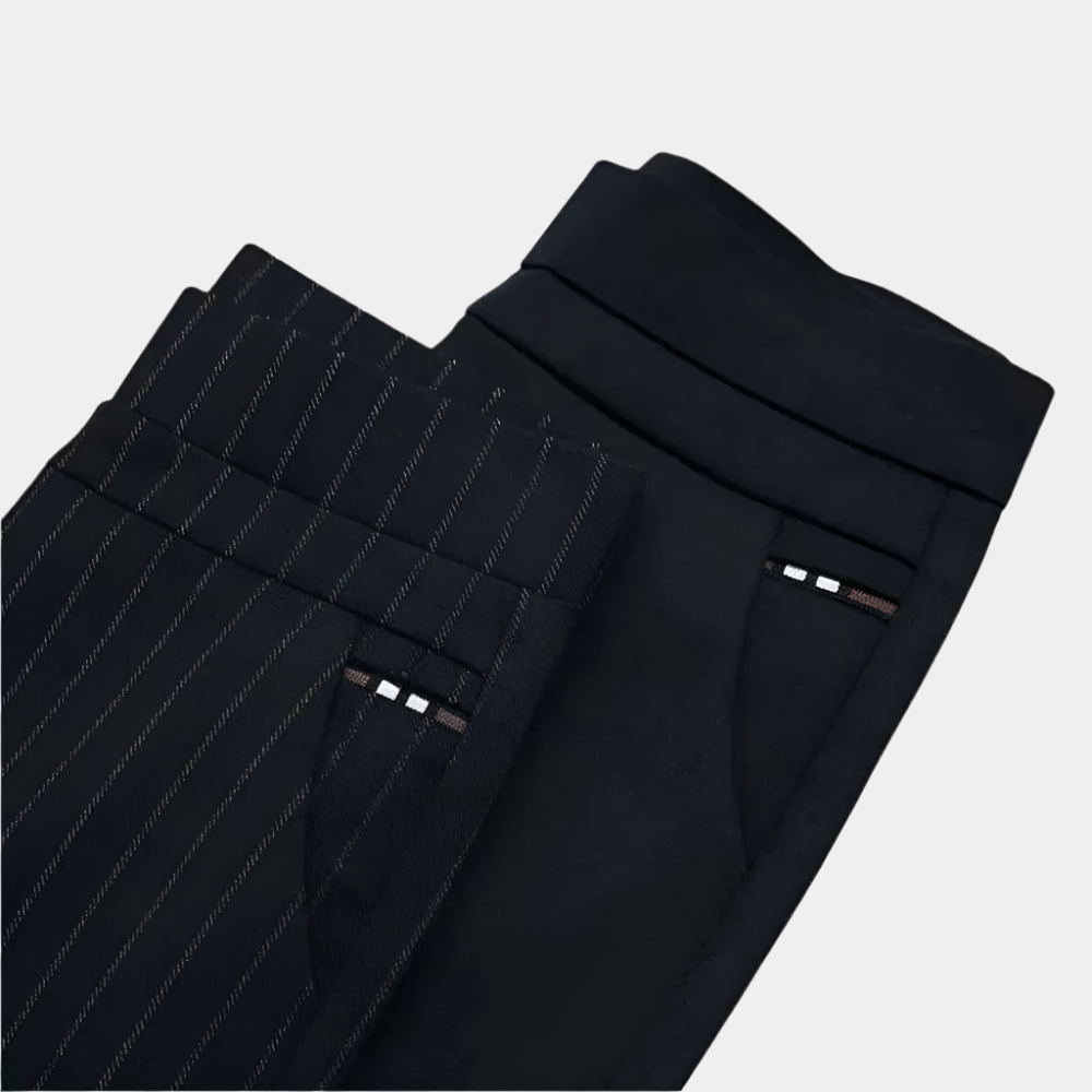 Twee zwarte stretchbroeken met hoge taille, één met krijtstreep en één effen, stijlvolle damesmode, comfortabele pasvorm, trendy design.