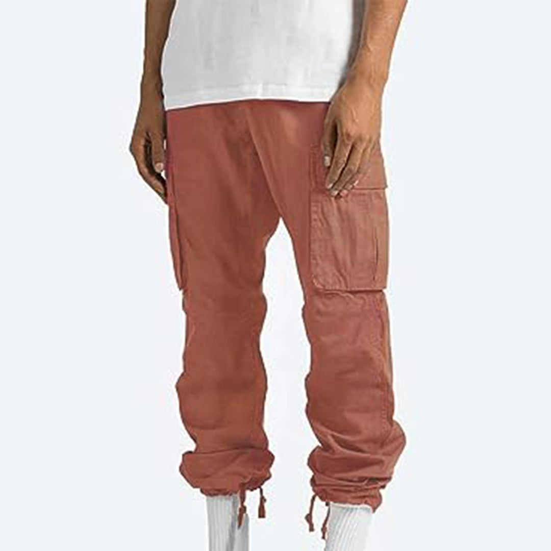 Oranje cargobroek voor heren met zakken, elastische boorden en trekkoorden. Stijlvolle en comfortabele streetwear mode.