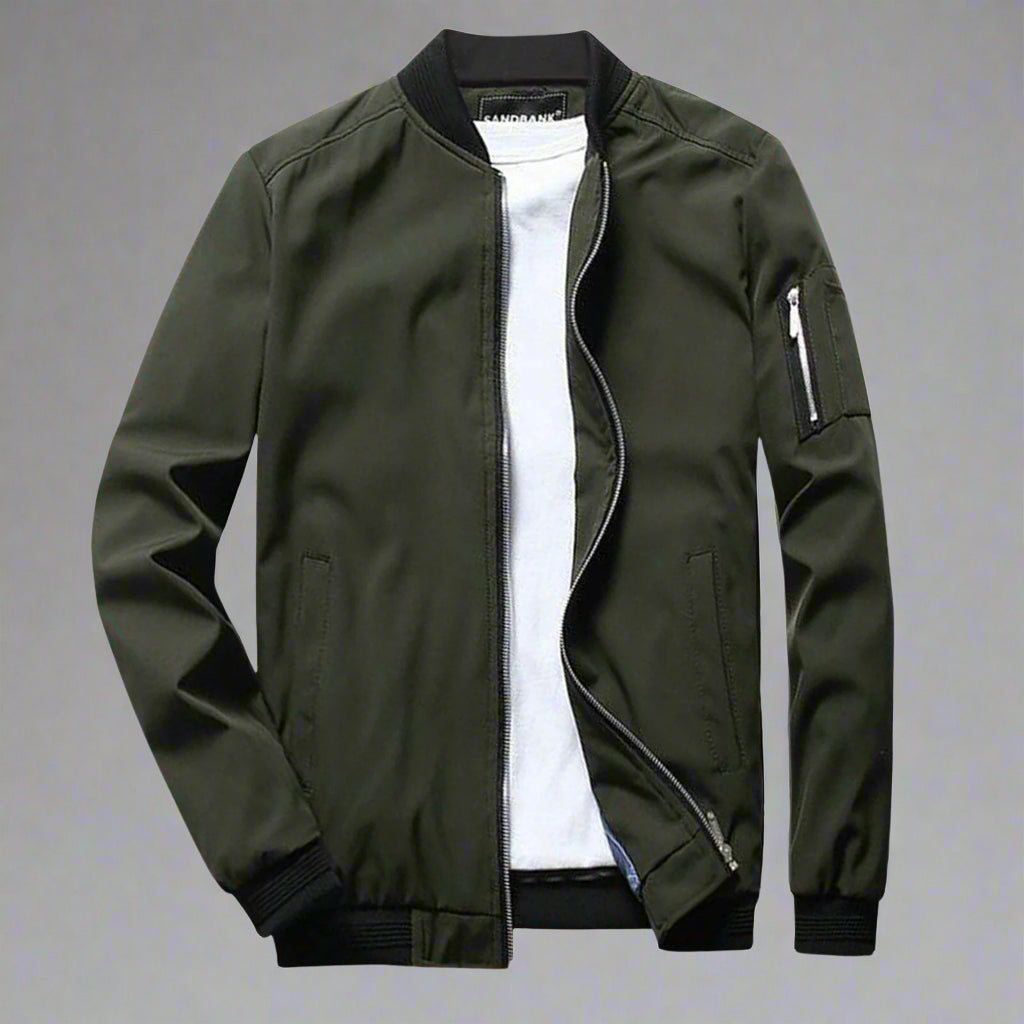 Stijlvolle groene zomerjas voor heren, korte lengte, met ritssluiting en zakken. Perfect voor casual en modieuze herenkleding.